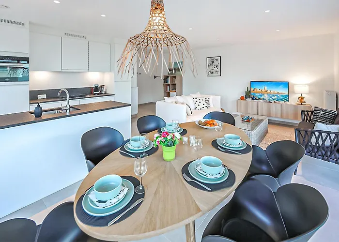 Апартаменти Cozy In With Wifi