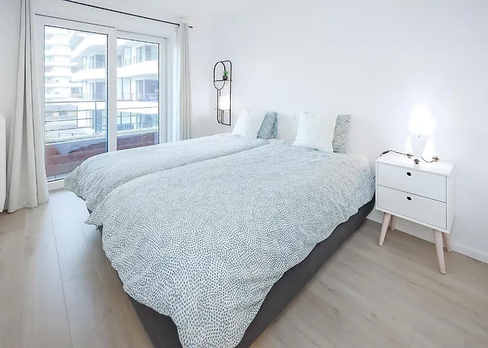 Апартаменти Cozy In With Wifi