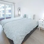 Апартаменты Cozy In With Wifi